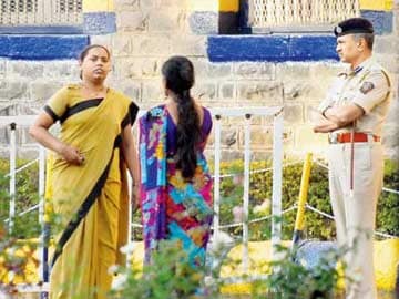Pune: 'Denied bribe', female cops thrash Yerawada jail visitor