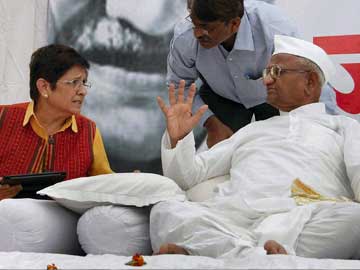 Anna Hazare's hunger strike enters fourth day; MNS lends support