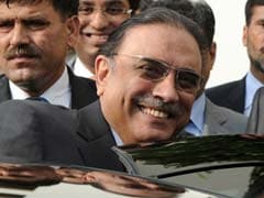 Political clashes outside Asif Ali Zardari's Karachi residence