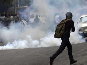 Teargas flies in Cairo as constitution takes shape