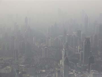 Schools close in smog-enshrouded eastern China