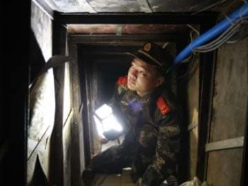 China smugglers dig tunnel into Hong Kong: report