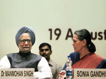 PM, Sonia Gandhi raise pitch for 2014 polls at key Congress meet