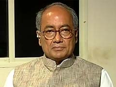 Complaint against Digvijaya Singh for using red beacon on vehicle in Hyderabad