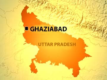 Ghaziabad: Two policemen brutally assaulted by three inebriated men