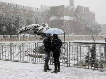 Jerusalem locked down by 'historic' snowstorm