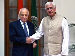 Arab League chief meets Salman Khurshid, two documents inked