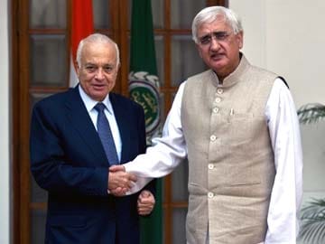 Arab League chief meets Salman Khurshid, two documents inked