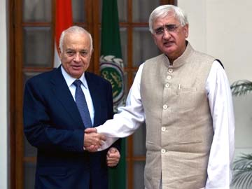 Arab League chief meets Salman Khurshid, two documents inked