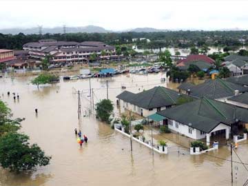 Malaysia floods force more evacuations as one more dead