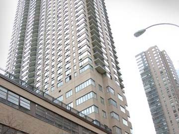 Man throws 3-year-old son, himself off roof of 52-storey building in New York 