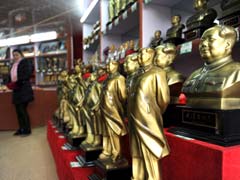 Mao fans bow before gold image of Communist China's founder