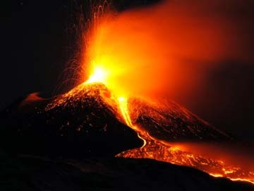 Mount Etna's volcanic ash cloud forces flights shutdown