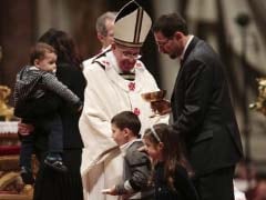 At first Christmas as pope, Francis urges openness to God