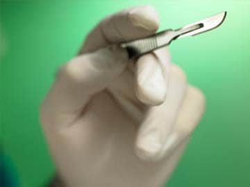Surgeon forgets pliers in young mother's womb