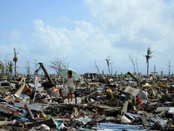 Philippine typhoon survivors struggle to salvage Christmas