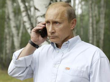 Vladimir Putin dissolves Russian state news agency, tightens grip on media
