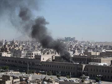 52 die as militants storm Yemen defence complex