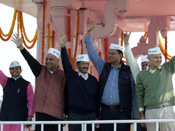 Delhi: BJP leaders move High Court for quashing election of Arvind Kejriwal, Somnath Bharti