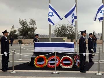Israel buries its controversial hero Ariel Sharon