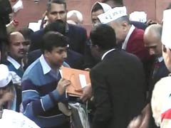 Will work at sit-in, files are being delivered to me: Arvind Kejriwal