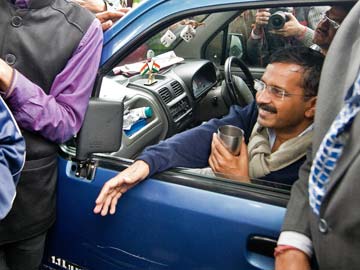 As supporters clash with cops, Arvind Kejriwal's cabinet meets in Wagon-R