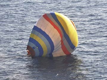 Chinese cook crashes on balloon to disputed isles