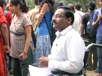 Delhi University professor Saibaba questioned by Maharashtra cops over alleged Maoist links