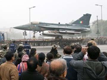 Delhi: Traffic crawls due to Republic Day rehearsal