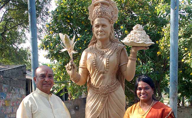 A 'Goddess Sonia' temple: Congress legislator's thank-you for Telangana decision