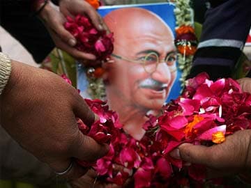 Tribute to Mahatma Gandhi: 108 songs on Bapu in 14 languages