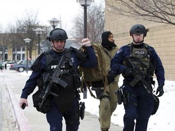 Police identify gunman in Maryland mall shooting, motive unclear