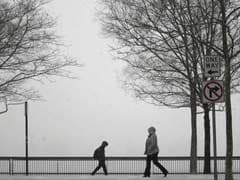 Winter storm grips eastern US, shuts offices and snarls flights