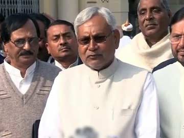 Kolkata gangrape: Nitish Kumar announces Rs 1 lakh for girl's family