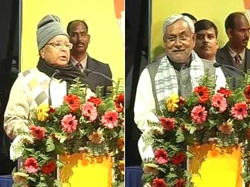 At public function in Patna, Nitish Kumar and Lalu Prasad take dig at each other