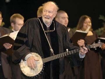 Pete Seeger, songwriter and champion of folk music, dies at 94