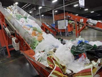 Indian scientists turn plastic bags into car fuel