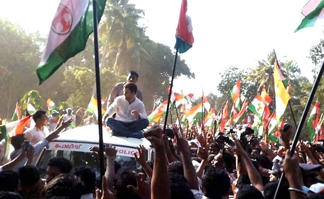 No case against Rahul Gandhi for jumping on top of police car in Kerala