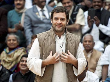 Rahul Gandhi interacts with labourers, street vendors; seeks inputs for Congress manifesto