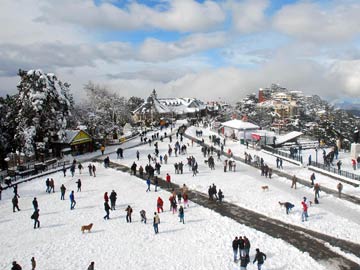 Shimla witnesses heavy snowfall