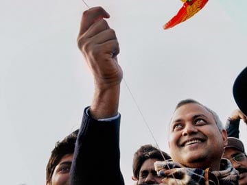 Delhi Law Minister Somnath Bharti skips meeting with women's commission to go kite-flying
