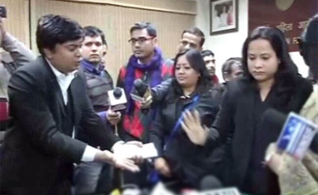 Caught on camera: Somnath Bharti's lawyers, women's panel chief in shouting match