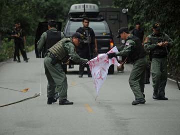 At least 28 hurt in blast at Bangkok opposition march: officials