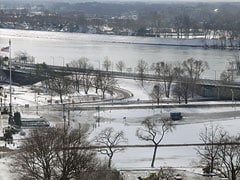 'Life-threatening' cold bites US Midwest