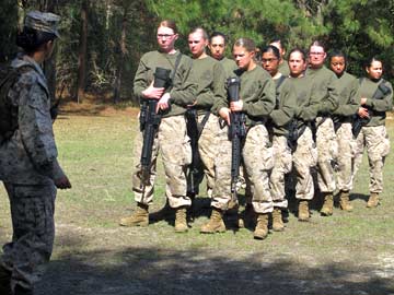 Marines delay female fitness plan after half fail