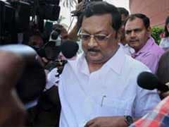 Alagiri visits Karunanidhi, downplays rift within DMK