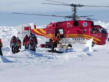 US icebreaker heads to Antarctic to help stuck ships