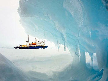 Antarctic helicopter rescue of trapped ship passengers delayed due to sea ice