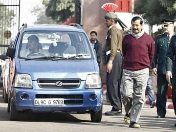 Arvind Kejriwal's FDI move blows a hole in Manmohan Singh's efforts