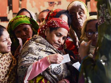 Polling stations firebombed in deadly Bangladesh vote, six dead